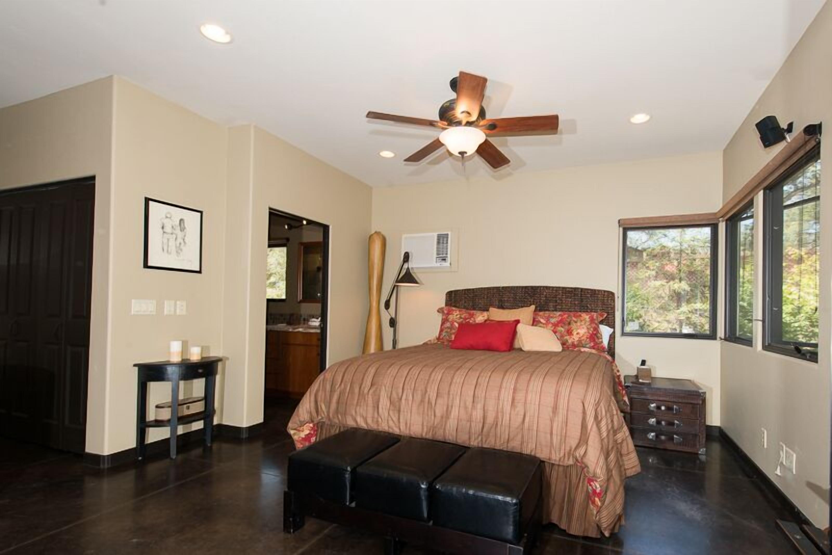 Newest Suite w/River Access, 7 Minutes to Sequoia Park 