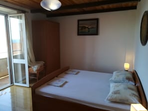 3 chambres, coffres-forts dans les chambres, fer et planche Ă repasser