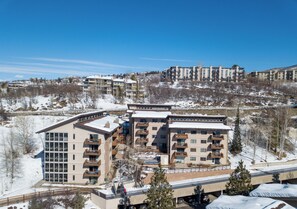 Exterior - Walk to Shops, Steam Shower in Unit, Outdoor Hot Tub, Ski In/Out (Steamboat Springs)