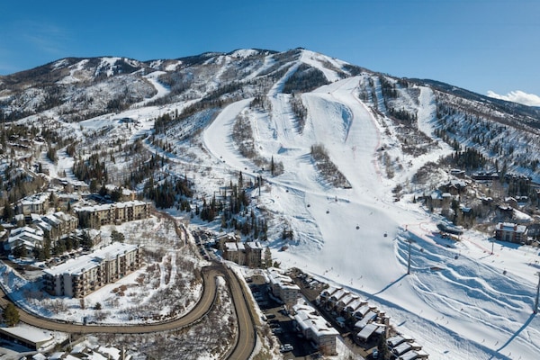 Breathtaking views of the ski slopes