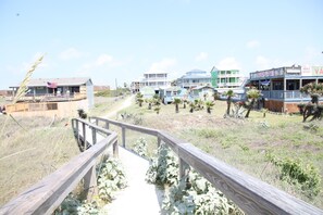 Property grounds - Great Beach House for family and friends! (Port Aransas)