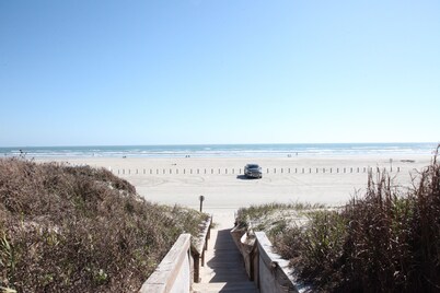 Great Beach House for family and friends!