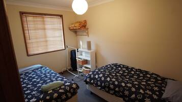 3 slaapkamers, een strijkplank/strijkijzer, wifi, beddengoed