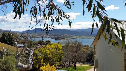 Awesome views of Lake & Mountains, Cosy Cottage with Slow combustion wood heater