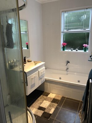 Shower, jetted tub, hair dryer, towels