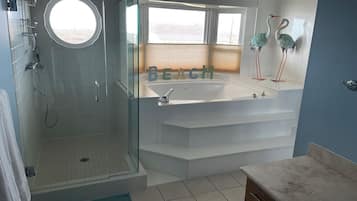 Combined shower/tub, jetted tub, hair dryer, towels