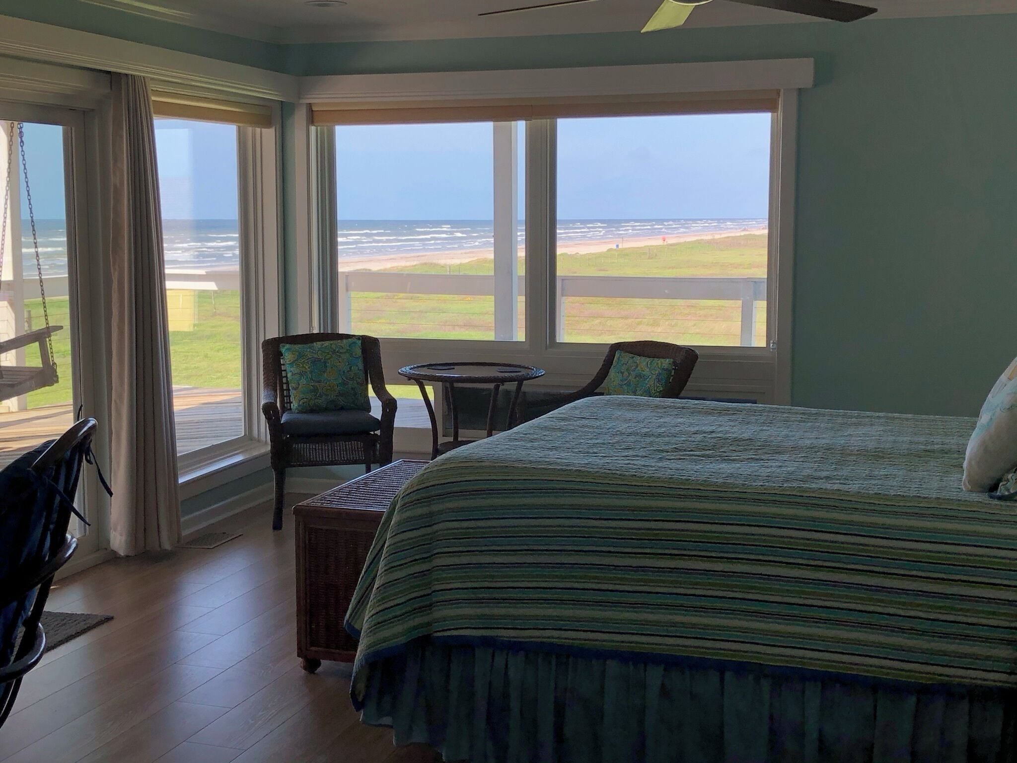 5 bedrooms, desk, iron/ironing board, WiFi