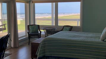 5 bedrooms, desk, iron/ironing board, WiFi