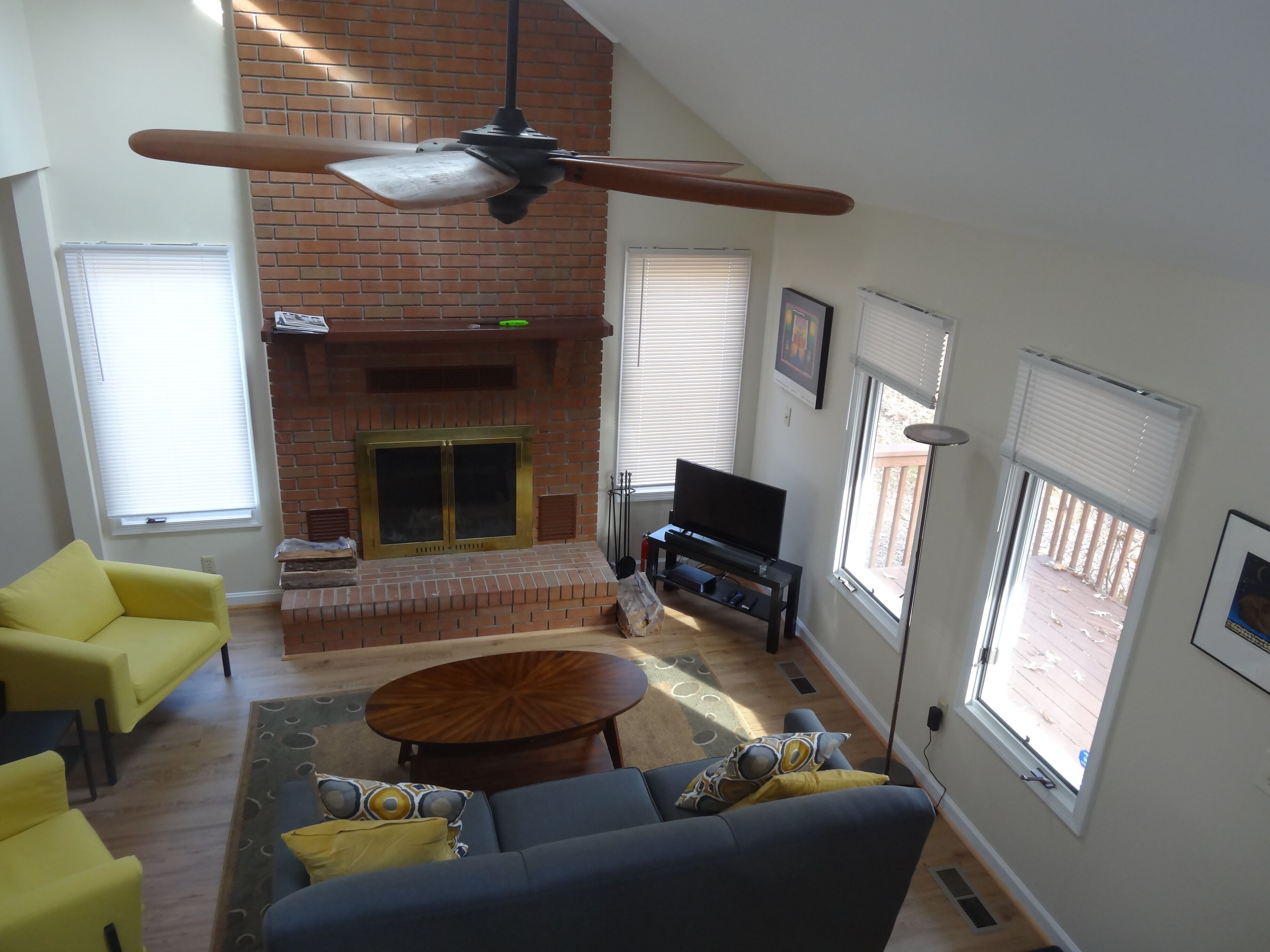 Lakefront retreat – serenity & amenities, short drive from DC