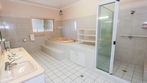 Baignoire, baignoire à jets, bidet