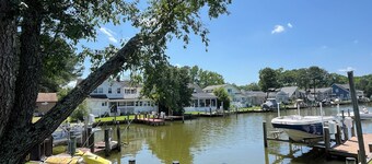 Spacious Home, With Dock, Sleeps 9, Access To Beach Club & Pool