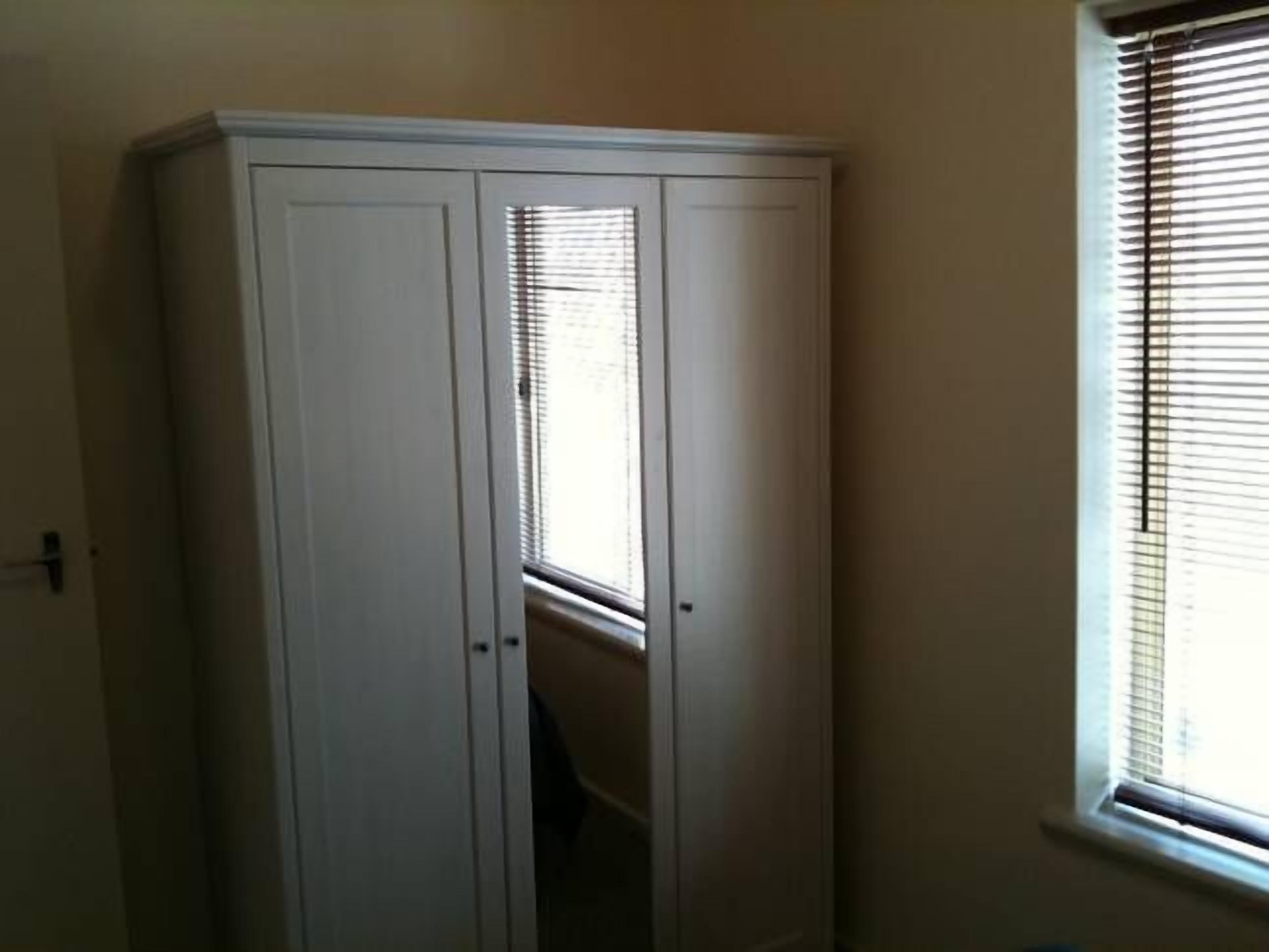 Semaphore Beach Front Apartment.Water Views. — image 17