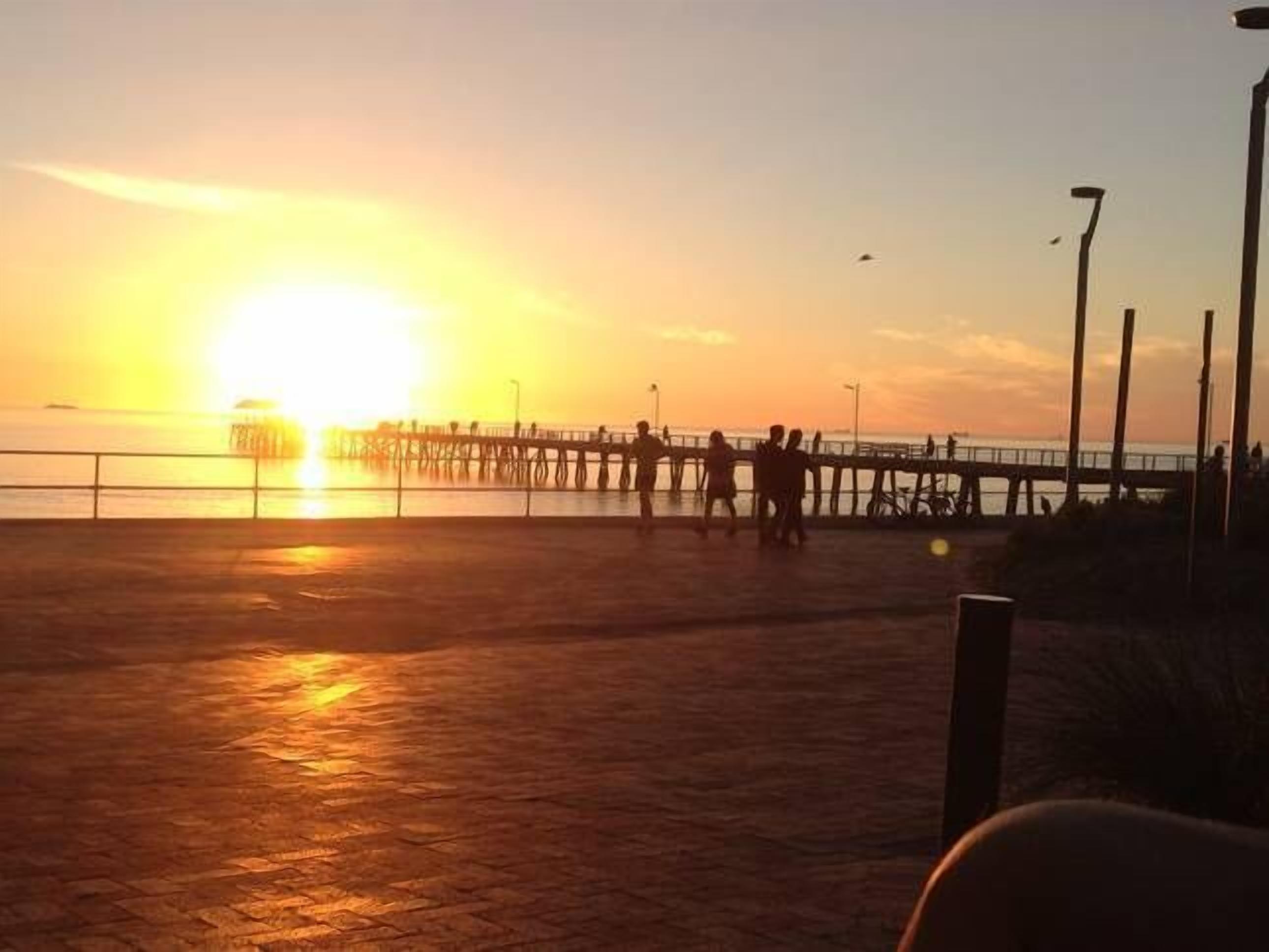 Semaphore Beach Front Apartment.Water Views. — image 18