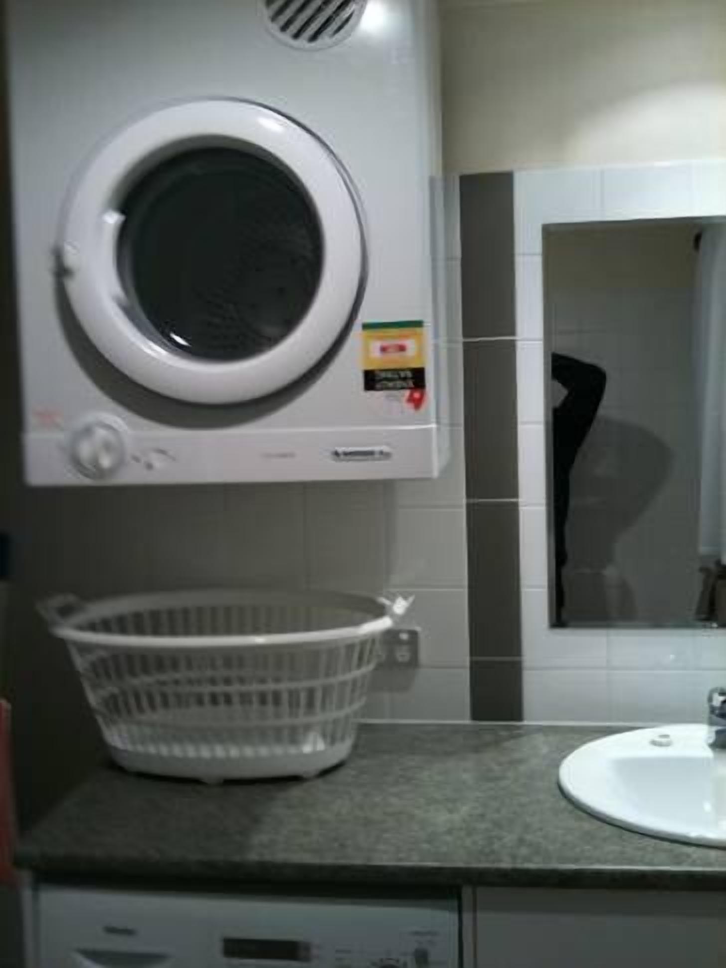 Semaphore Beach Front Apartment.Water Views. — image 2