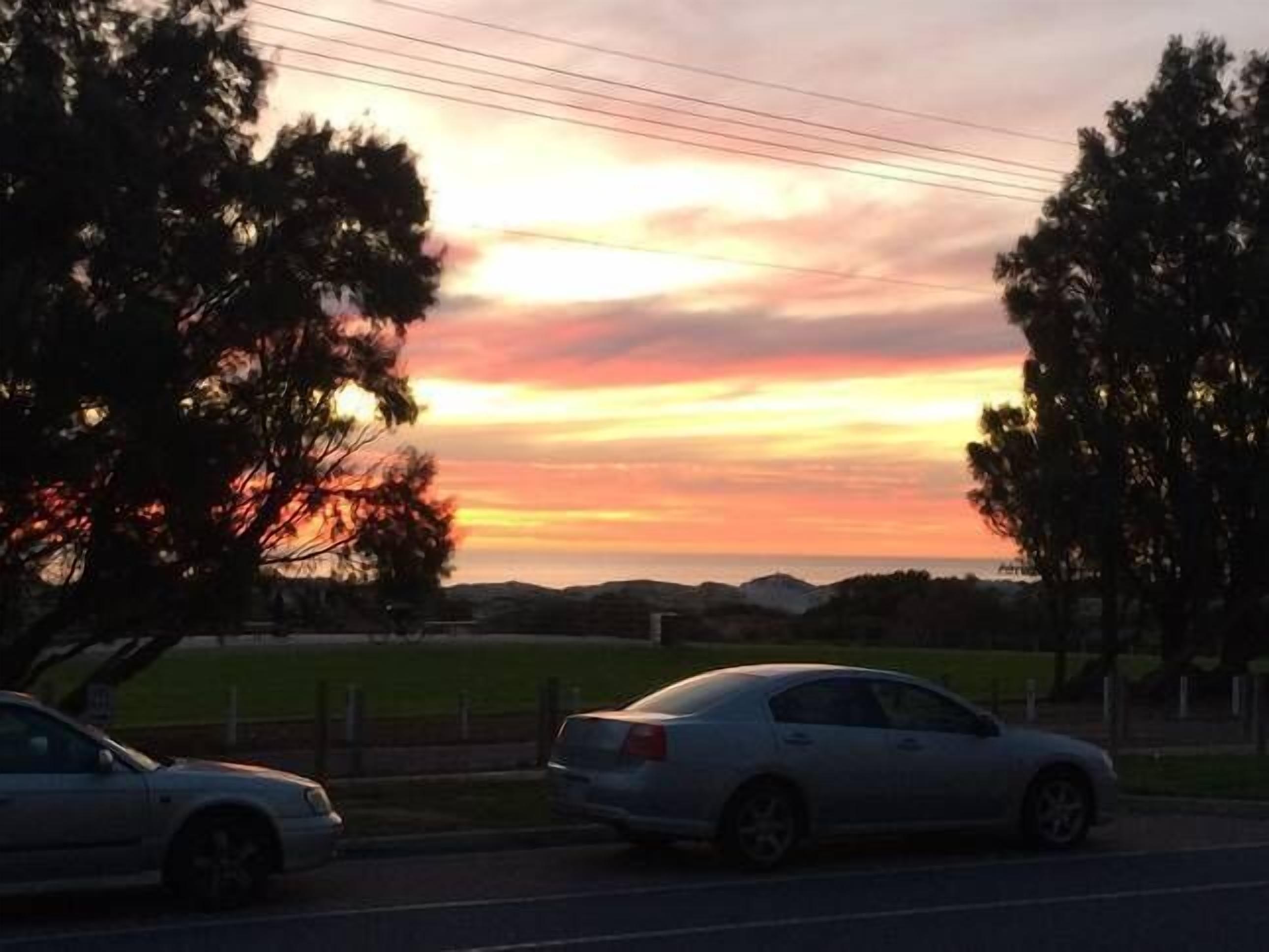 Semaphore Beach Front Apartment.Water Views. — image 19