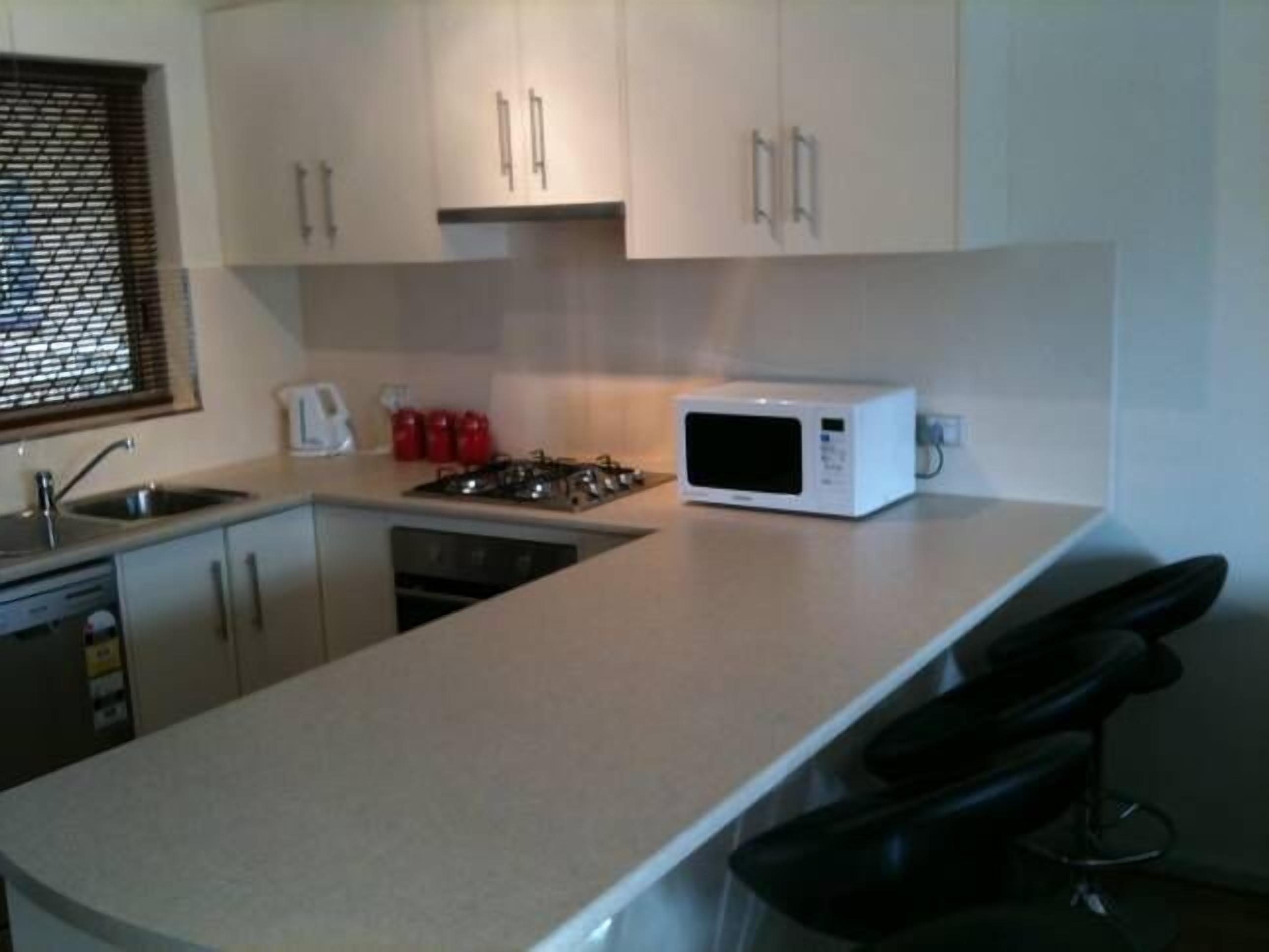 Semaphore Beach Front Apartment.Water Views. — image 6