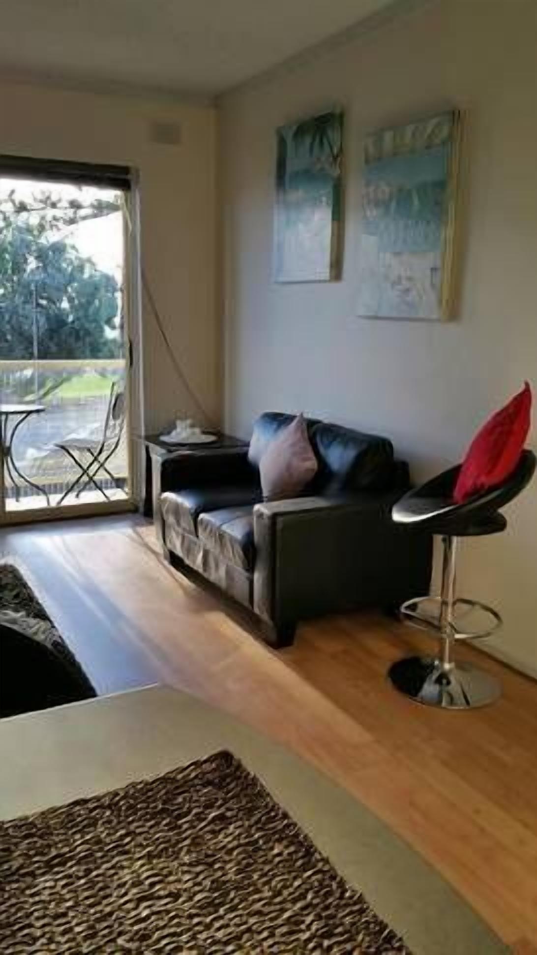 Semaphore Beach Front Apartment.Water Views. — image 15