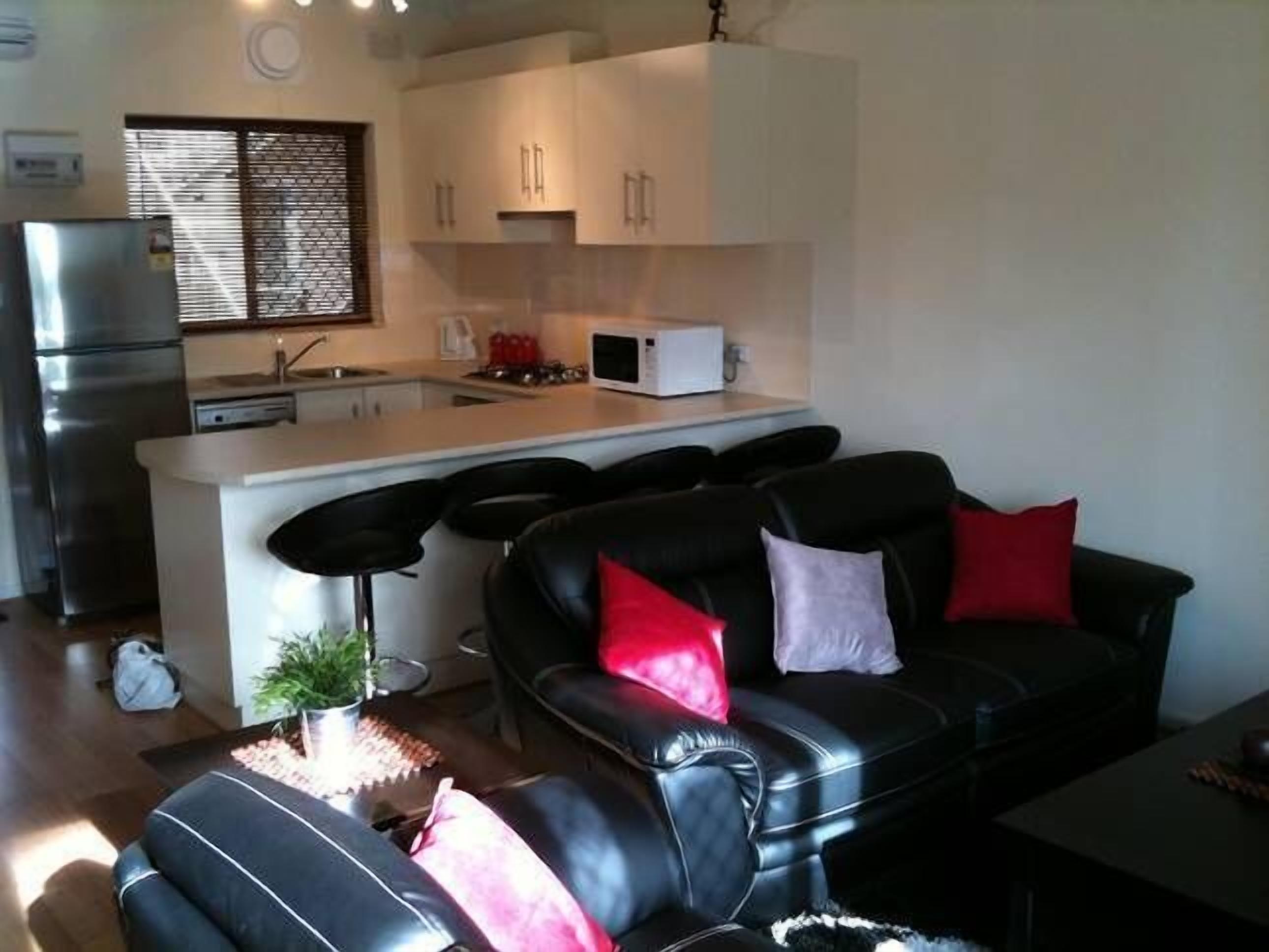 Semaphore Beach Front Apartment.Water Views. — image 5