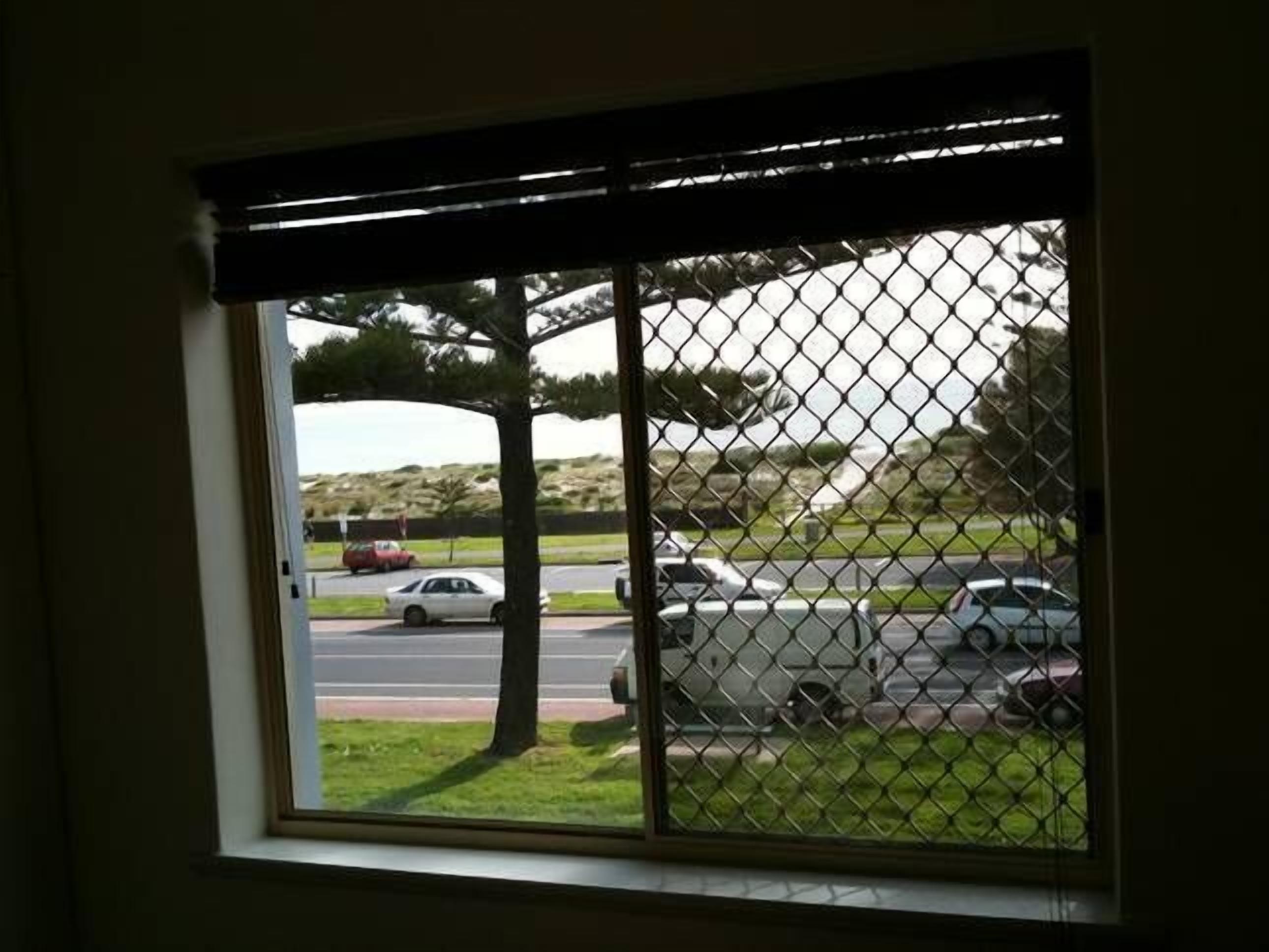 Semaphore Beach Front Apartment.Water Views. — image 3