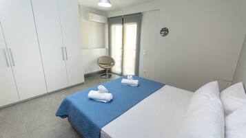 3 bedrooms, iron/ironing board, travel cot, WiFi