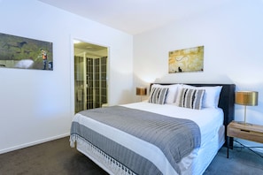 2 bedrooms, desk, iron/ironing board, travel crib