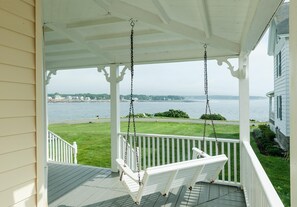 Property grounds - Sea View (York beach)