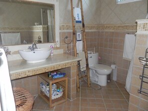 Shower, towels