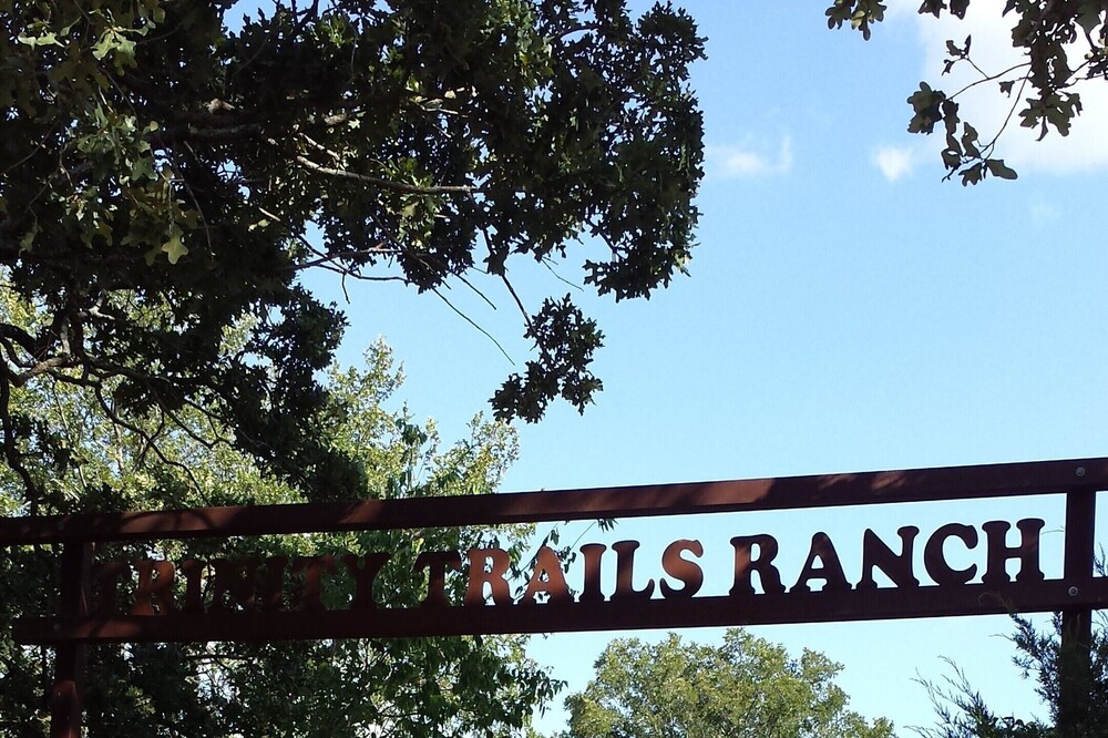 Trinity Trails: New,Secluded,Quiet,Small Cabin Short Trail Walk to Lake Aquilla