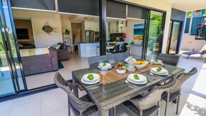 Outdoor dining - Baywatch 2 at 1770 - directly across from 1770 swimming foreshore. (SEVENTEEN SEVENTY)