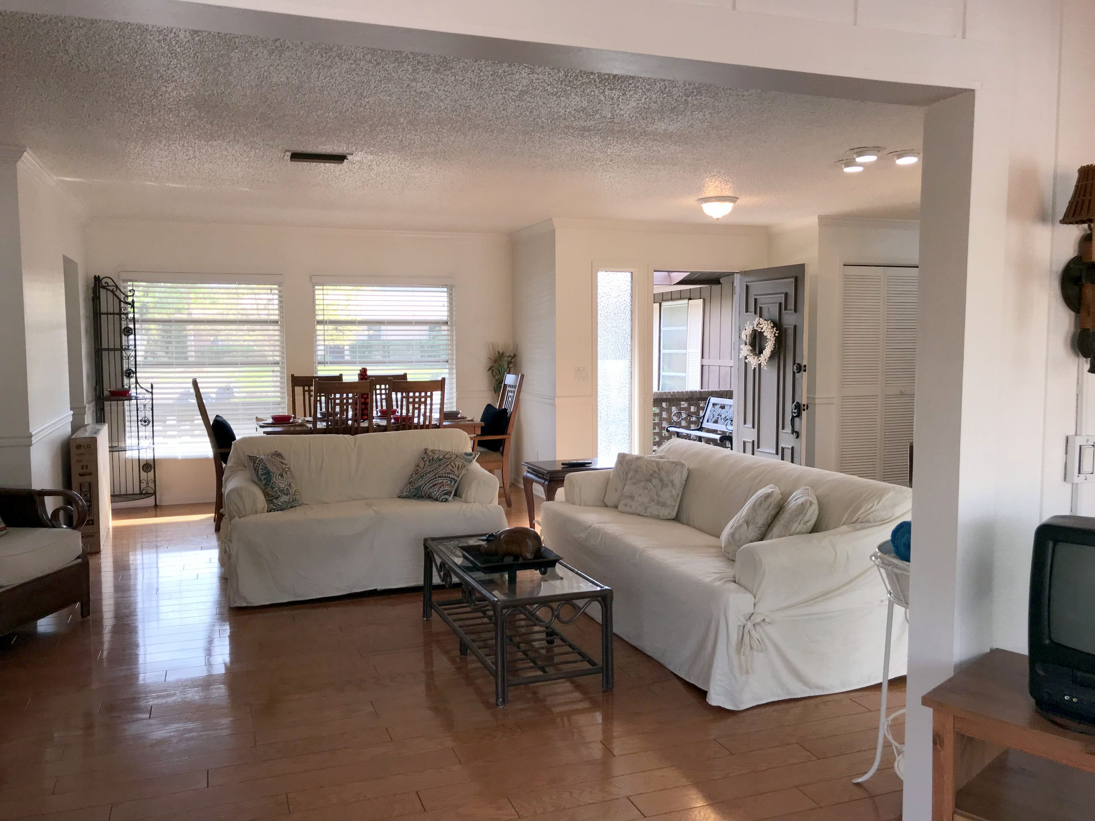 Sparkling Clean Home near Manatee River and Beaches  NW Bradenton area