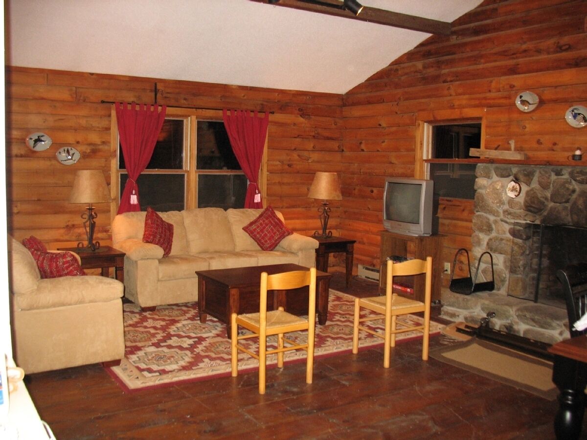 Get away from the crowd. Log cabin with today's conveniences. 400 private acres.