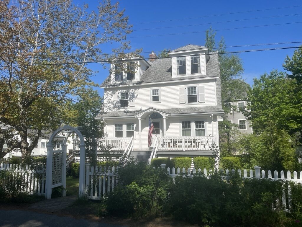 STEPS TO BEACH 5 BDRMS, 3 BATHS, HUGE SUNNY DECK & PARKING FOR 4 CARS