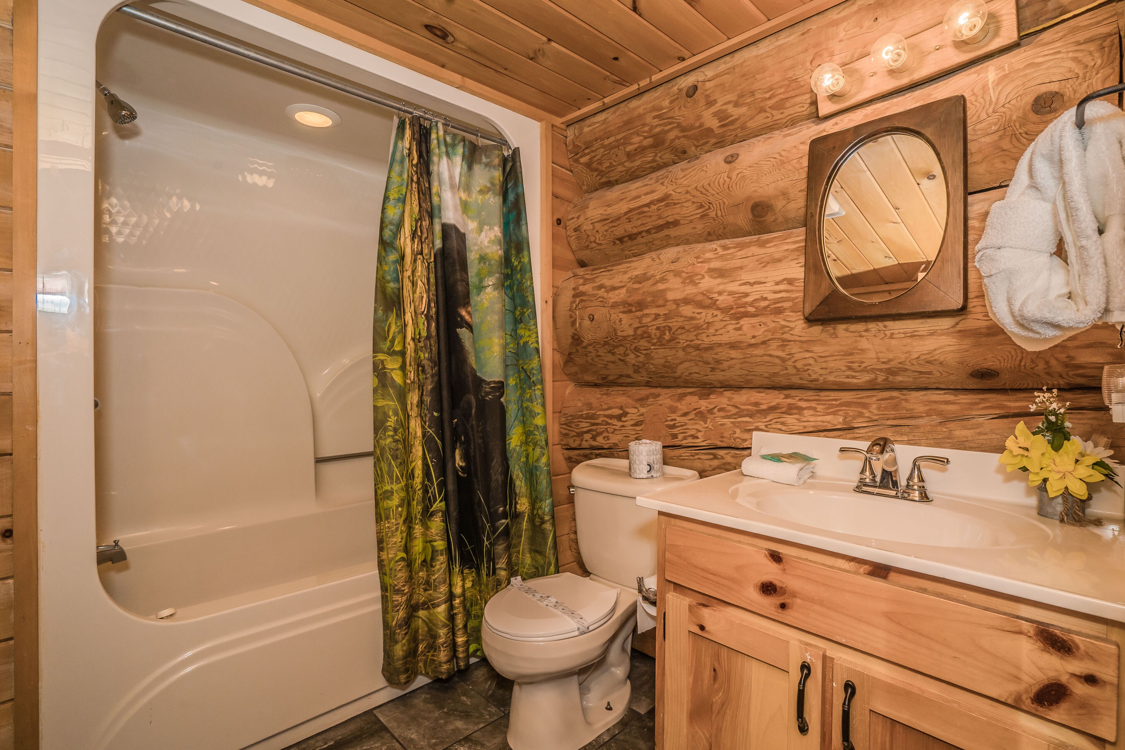 Big Timber: Gorgeous mountain views, Resort pool, Spacious, Top Amenities, close to attractions!