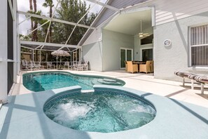 Outdoor pool - Beautiful villa in popular Indian Creek (Kissimmee)