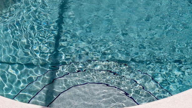 A clear pool with visible ripples and a curved edge. - Beautiful villa in popular Indian Creek (Kissimmee)