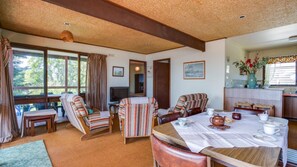 Dining - Hillside Haven by the Sea (DROMANA)