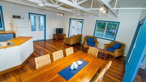 Interior - SEA TURTLE 1770 holidays - stroll to 1770 waterferont (SEVENTEEN SEVENTY)