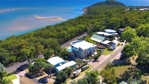 Exterior - SEA TURTLE 1770 holidays - stroll to 1770 waterferont (SEVENTEEN SEVENTY)