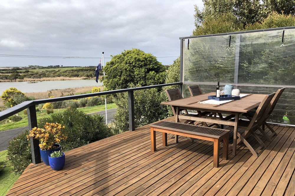 Lagoon View Lodge - a waterfront retreat