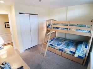 4 habitaciones, escritorio, tabla de planchar con plancha y wifi gratis
