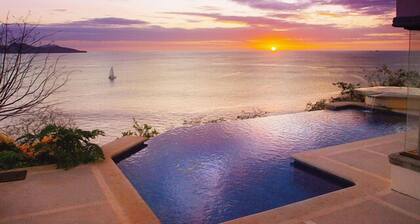 Beautiful Villa for 4-16 people, with beach access & wonderful ocean views!