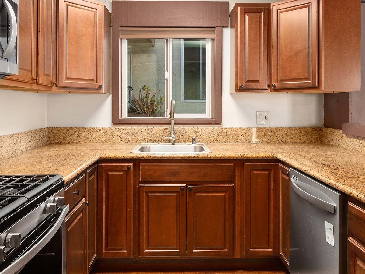 WOW ALL YOURS! 3 br 2ba S. Mission Beach PLENTY OF ROOM AC 4 Houses to the beach