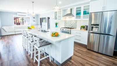 WYUNA - CLEAR WATER - amazing pool, air conditioned plus boat parking