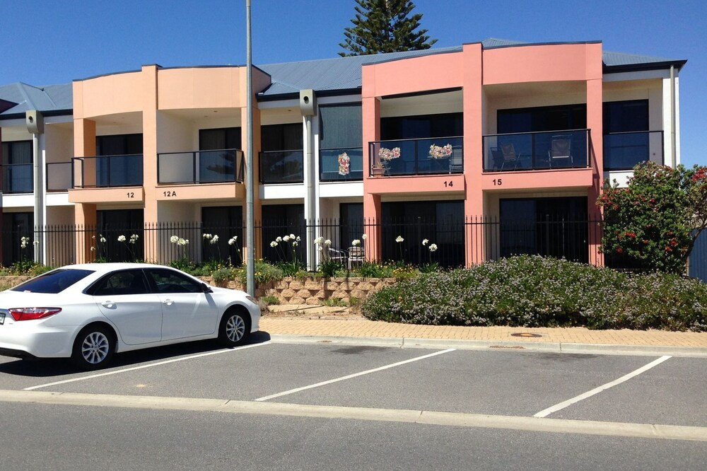 Unit 15, Moana Beachfront Apartments