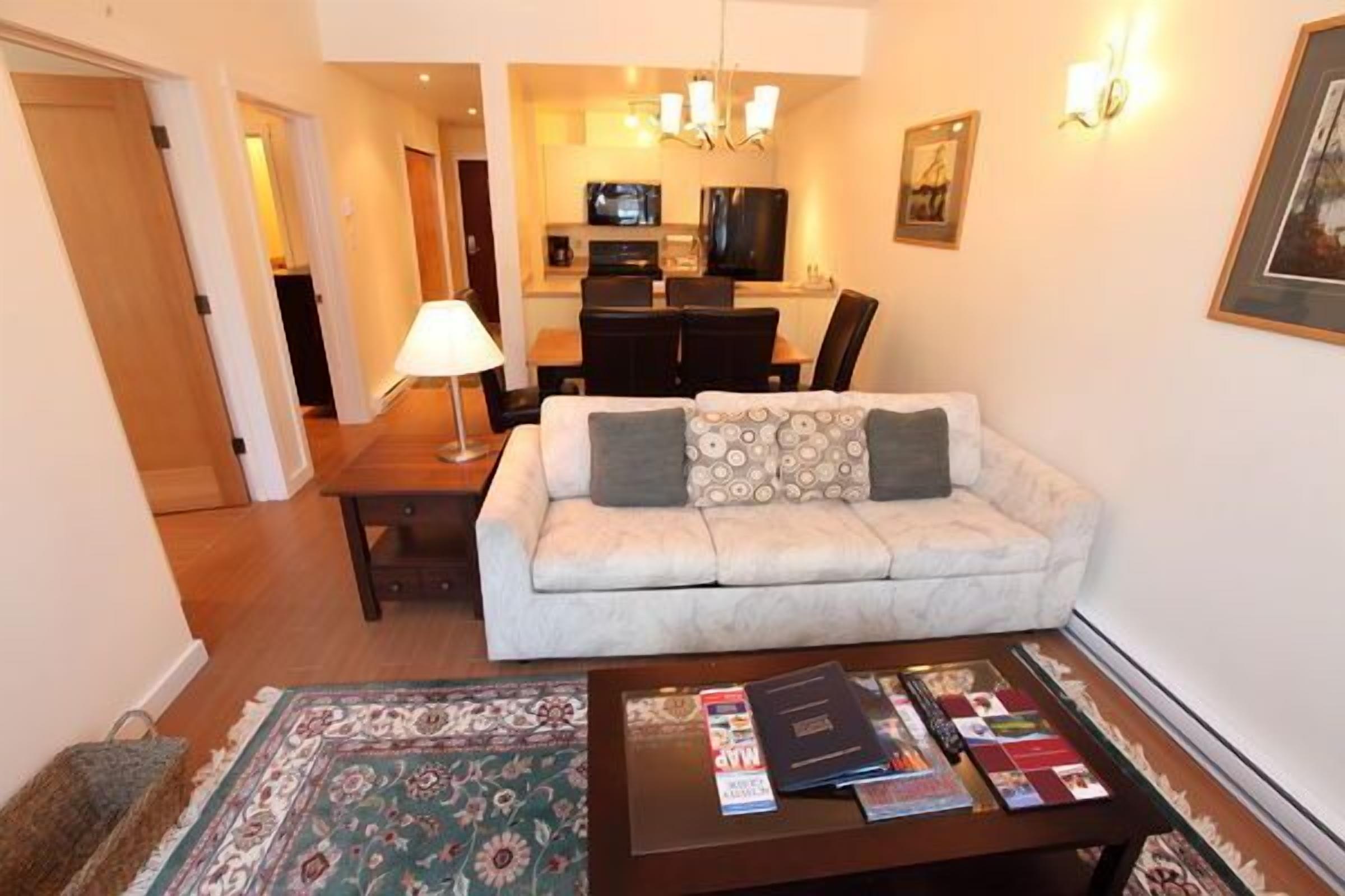 North America's Premier Resort; Well-Appointed 2 Br Sleeping Six, Pool, Hot tubs