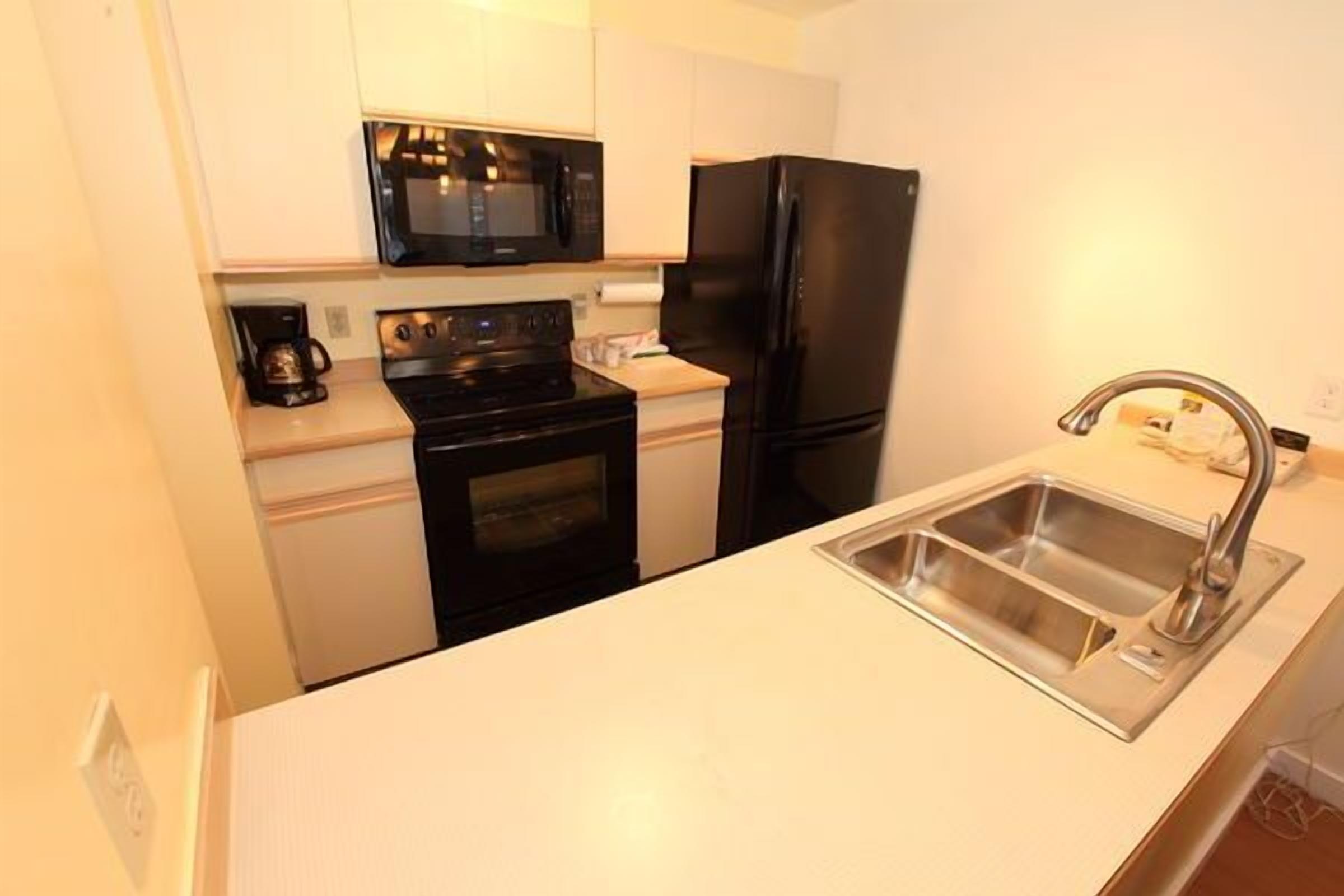 North America's Premier Resort; Well-Appointed 2 Br Sleeping Six, Pool, Hot tubs