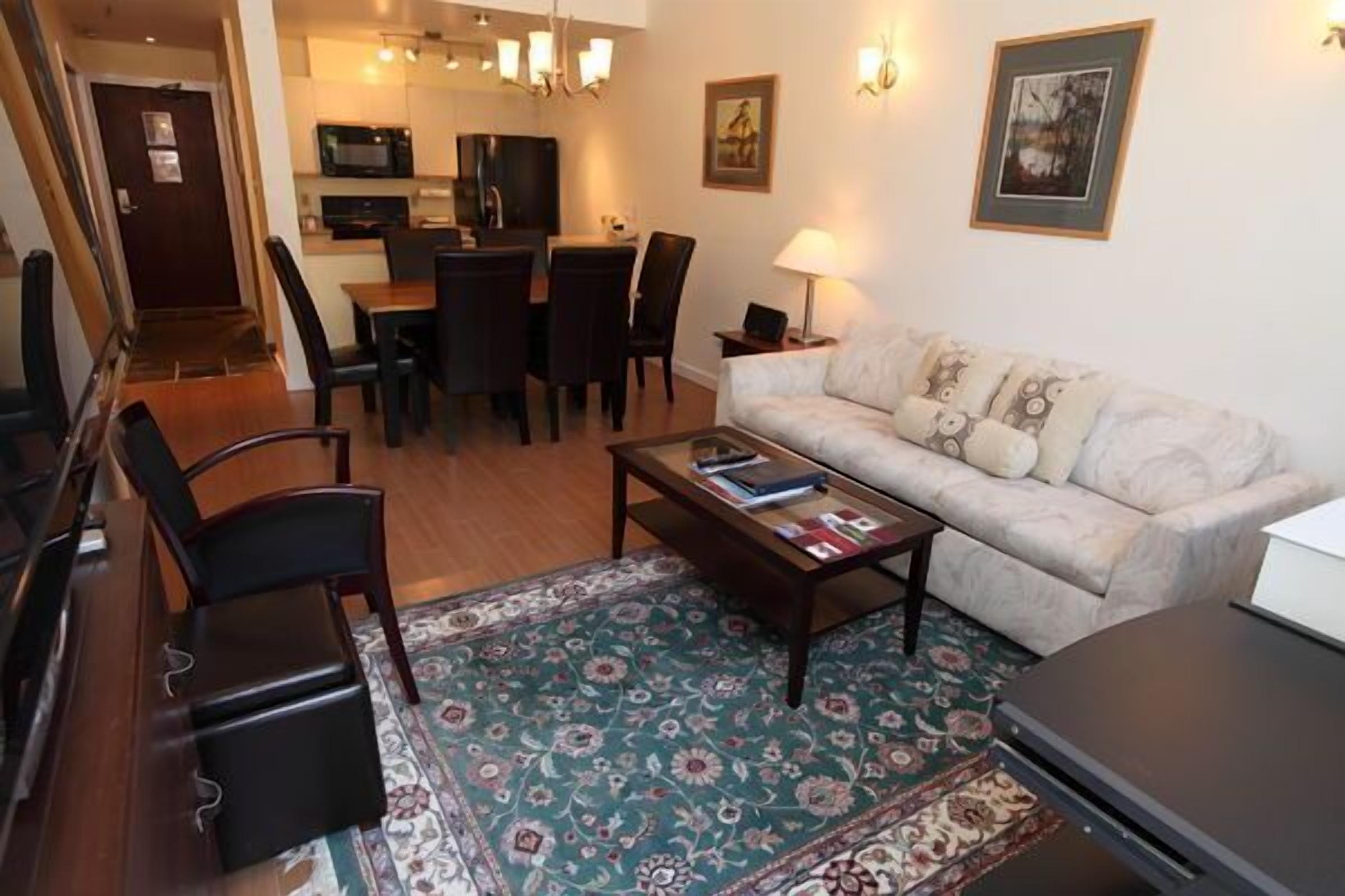 North America's Premier Resort; Well-Appointed 2 Br Sleeping Six, Pool, Hot tubs