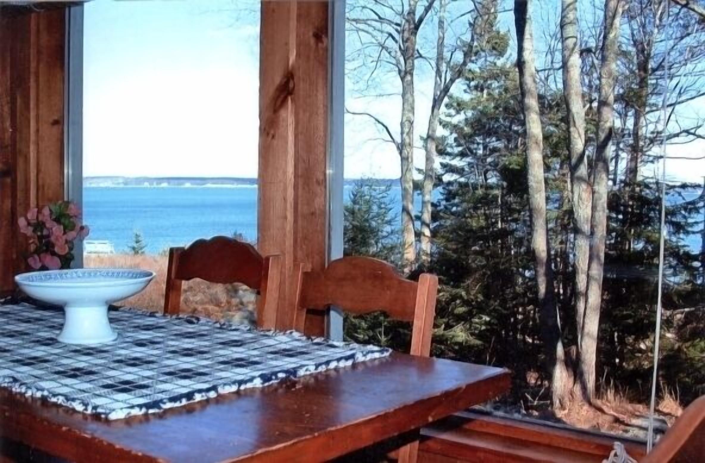 Bold Waterfront Cottage Near Reid State Park