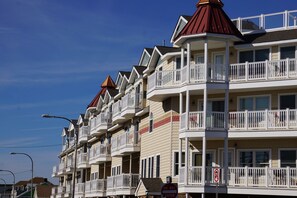 Exterior - 4BR 4BA Townhouse, Steps to Beach & Boardwalk, Pool + 8 Beach Badges Included (Seaside Heights)