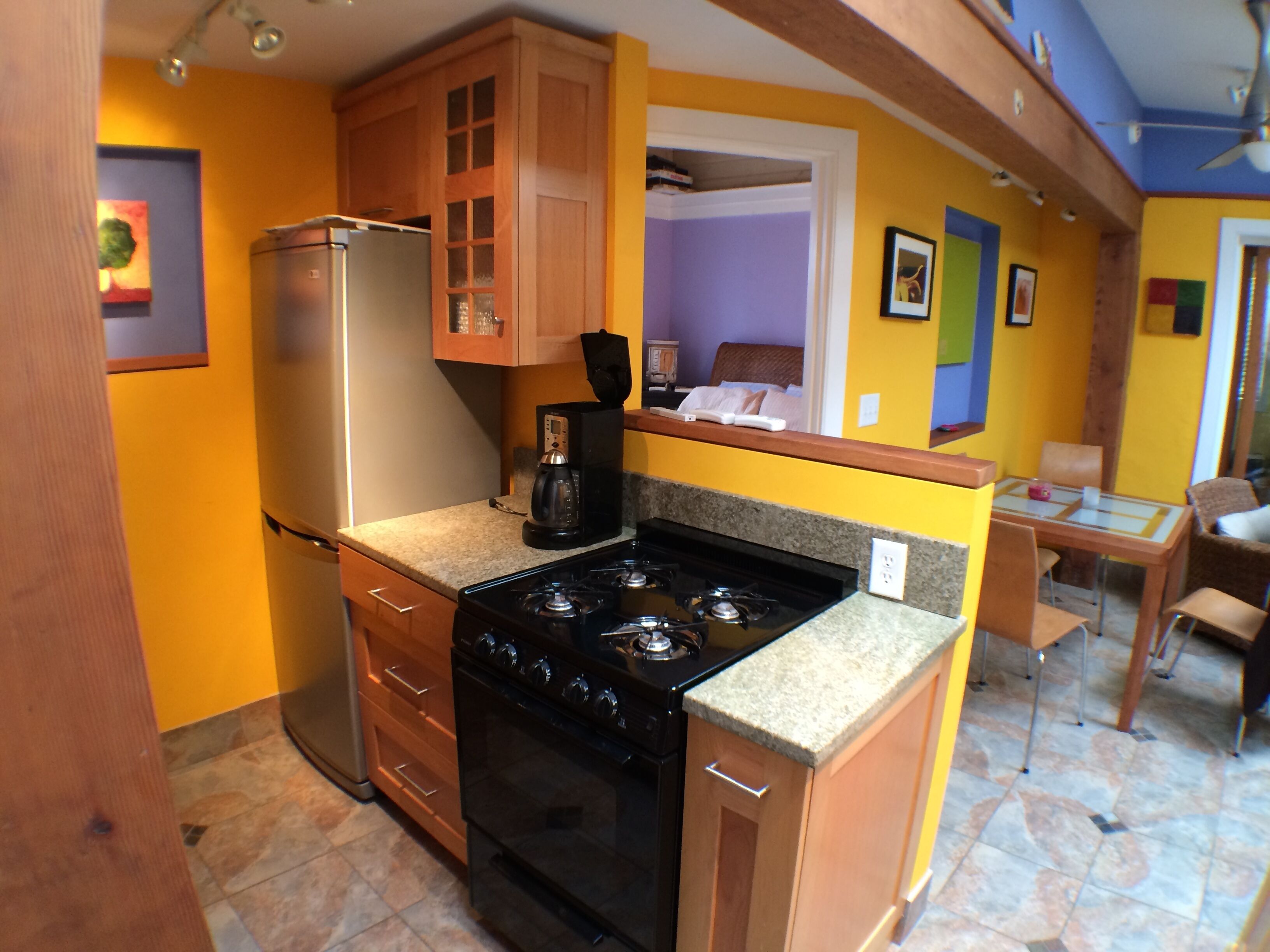 Renovated One Bedroom, w/Parking, Heated Pool, in East End Gallery District